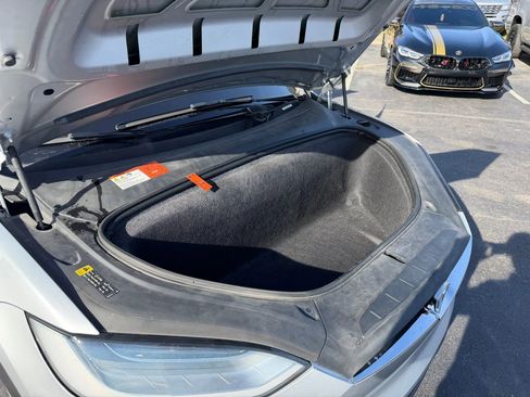 Used 2018 Tesla Model X 75D image 52