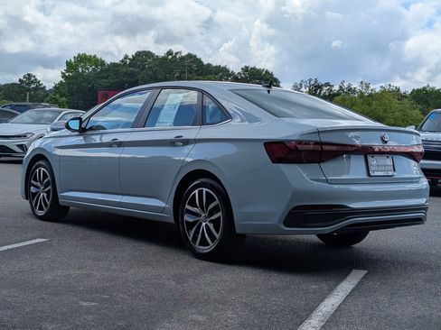 Used 2025 Volkswagen Jetta SE w/ Sunroof Package FWD image 7