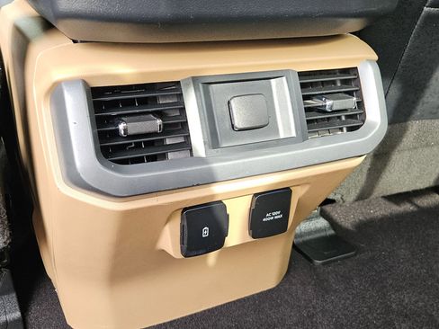 Used 2021 Ford F150 Lariat AWD/4WD image 23