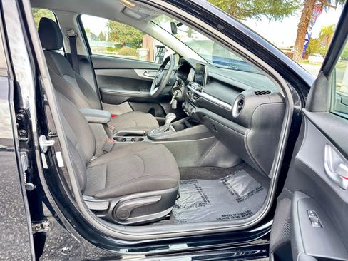 Used 2023 Kia Forte LXS image 9