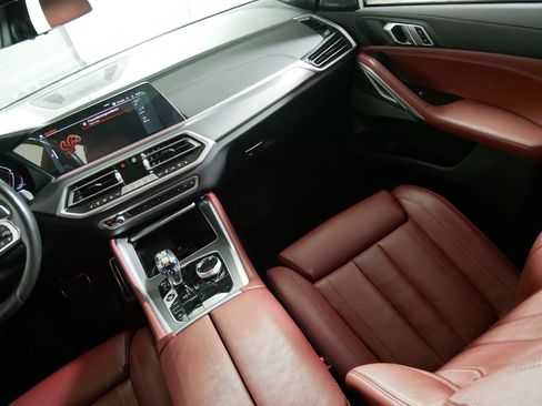 Used 2022 BMW X6 xDrive40i w/ M Sport Package image 11