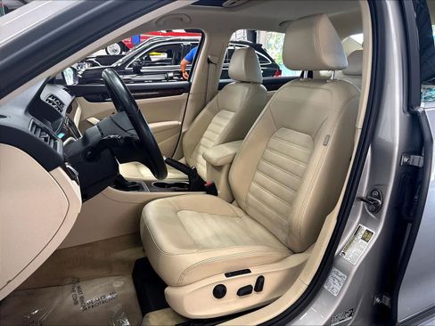 Used 2013 Volkswagen Passat 3.6 SEL Premium FWD image 23