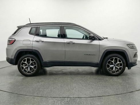 Used 2025 Jeep Compass Limited AWD/4WD image 11