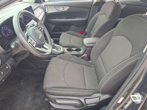 Used 2023 Kia Forte LXS w/ LXS Technology Package image 5