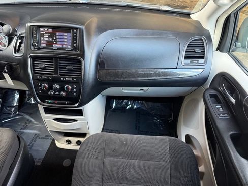 Used 2018 Dodge Grand Caravan SE w/ UConnect Hands-Free Group FWD image 21