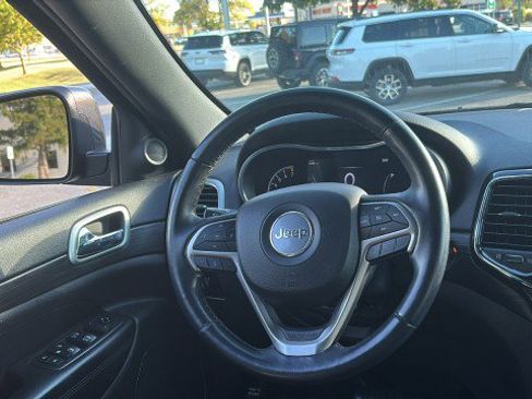 Used 2019 Jeep Grand Cherokee Altitude image 14