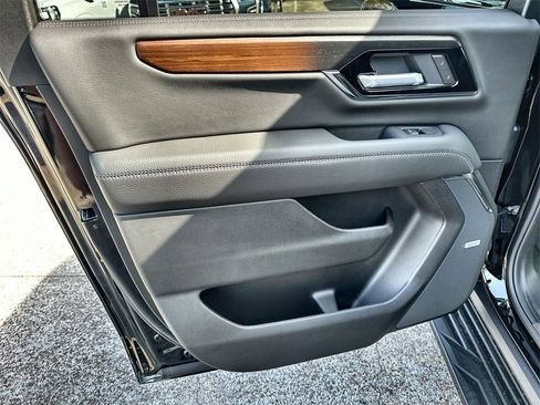 New 2026 GMC Yukon XL Denali w/ LPO, Floor Liner Package image 15