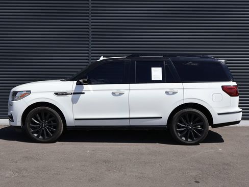 Used 2021 Lincoln Navigator Reserve w/ Luxury Package AWD/4WD image 2