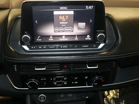 Used 2021 Nissan Rogue S FWD image 35