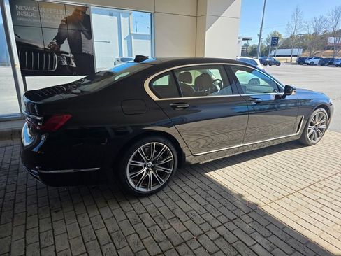 Used 2020 BMW 740i w/ Premium Package image 4