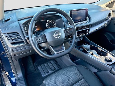 Used 2025 Nissan Rogue SV image 10