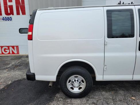 Used 2016 Chevrolet Express 2500 image 25
