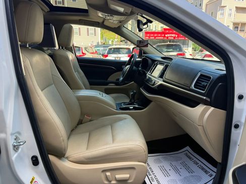 Used 2014 Toyota Highlander Limited AWD/4WD image 17