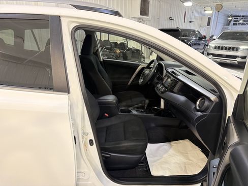 Used 2018 Toyota RAV4 LE image 13