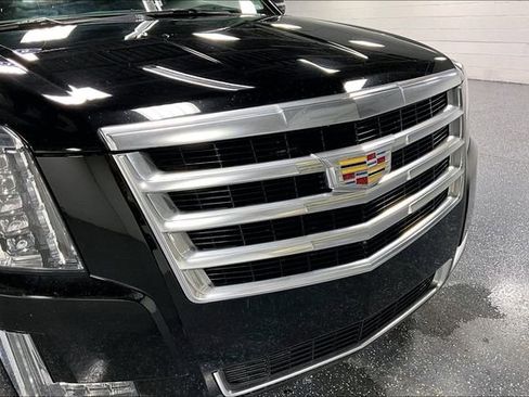 Used 2018 Cadillac Escalade Luxury image 31