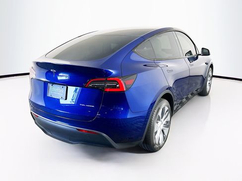 Used 2024 Tesla Model Y Long Range AWD/4WD image 9