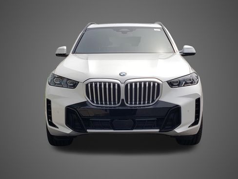 New 2026 BMW X5 xDrive40i w/ M Sport Package AWD/4WD image 2