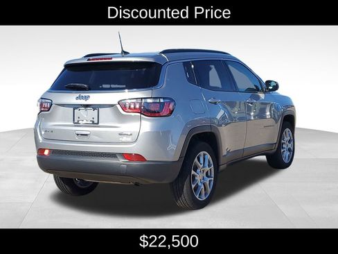 Used 2022 Jeep Compass Latitude AWD/4WD image 3