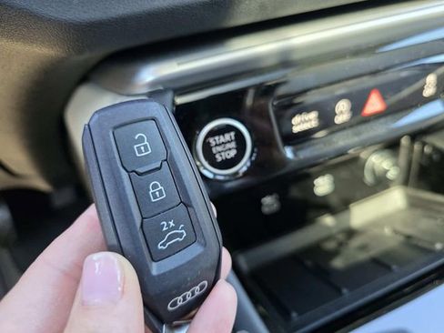 Used 2025 Audi Q5 Prestige AWD/4WD image 15