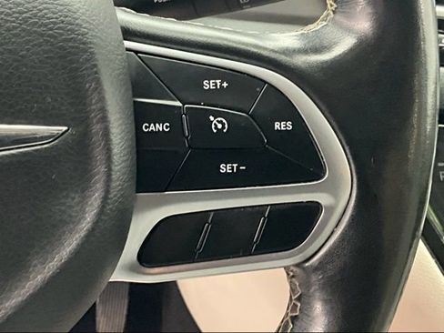 Used 2020 Chrysler Pacifica Touring-L Plus image 19