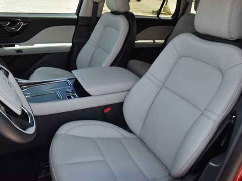 New 2026 Lincoln Aviator 2WD image 32