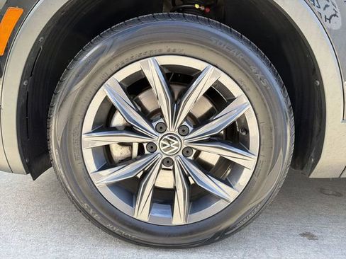 Used 2022 Volkswagen Tiguan SE AWD/4WD image 12