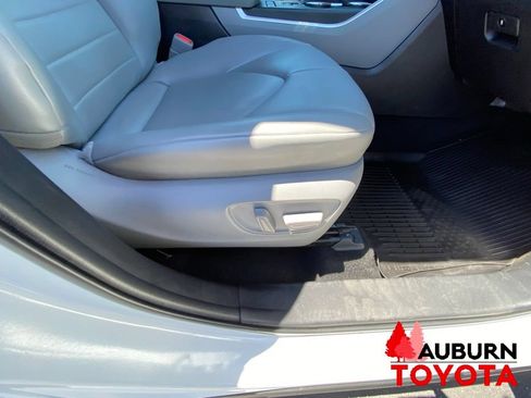 Used 2022 Toyota Highlander XLE AWD/4WD image 18