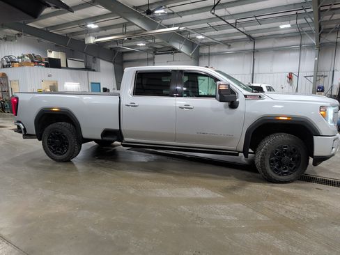 Used 2022 GMC Sierra 3500 Denali w/ Denali Ultimate Package image 2