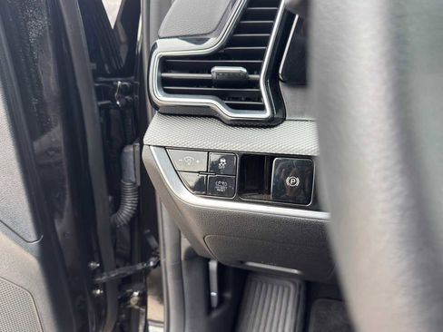 Certified 2023 Kia Sportage LX image 17