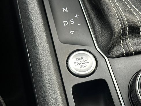 Certified 2022 Volkswagen Atlas Cross Sport SE image 23