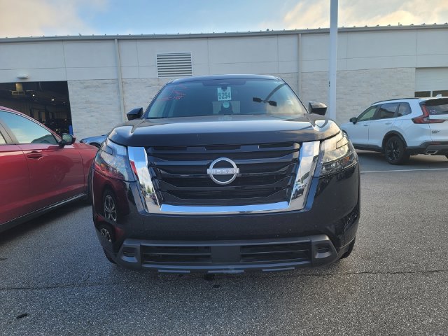 Used 2024 Nissan Pathfinder S FWD image 2