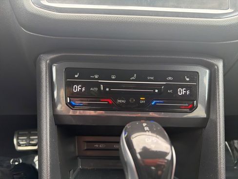 Used 2023 Volkswagen Tiguan SE R-Line image 28