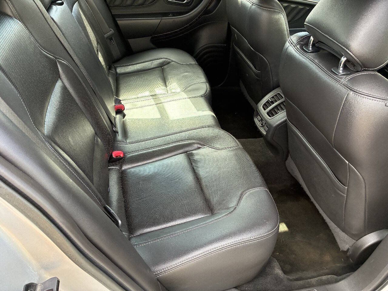 Used 2016 Ford Taurus Limited w/ Driver Assist Package AWD/4WD image 8