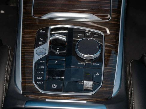 Used 2024 BMW X5 xDrive50e image 25