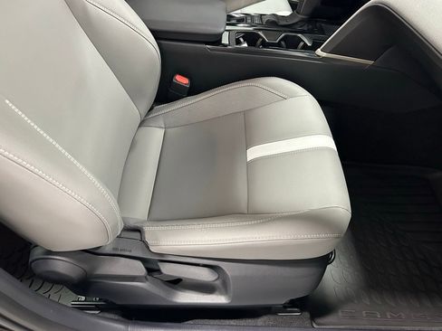 Used 2025 Toyota Camry SE image 59