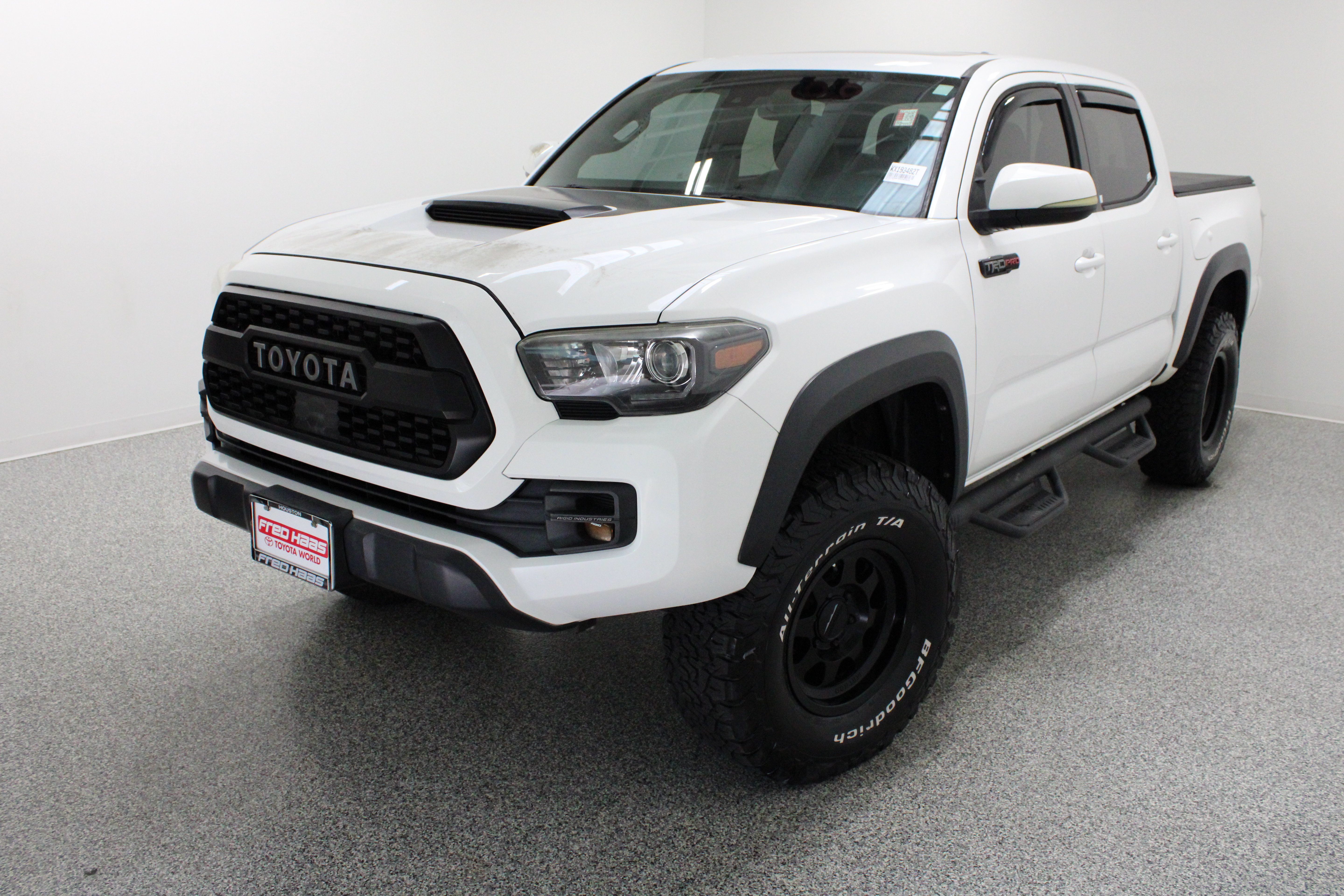Used 2019 Toyota Tacoma TRD Pro AWD/4WD image 2