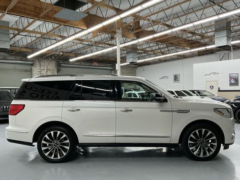 Used 2018 Lincoln Navigator Select w/ Technology Package image 4