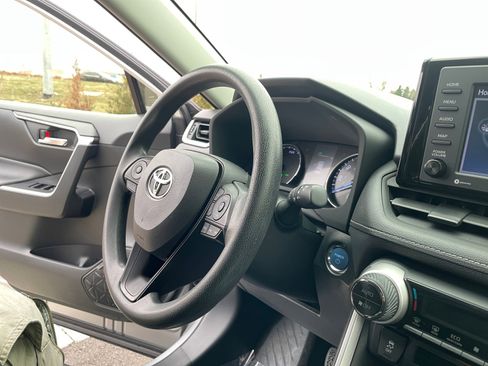 Used 2020 Toyota RAV4 XLE image 25