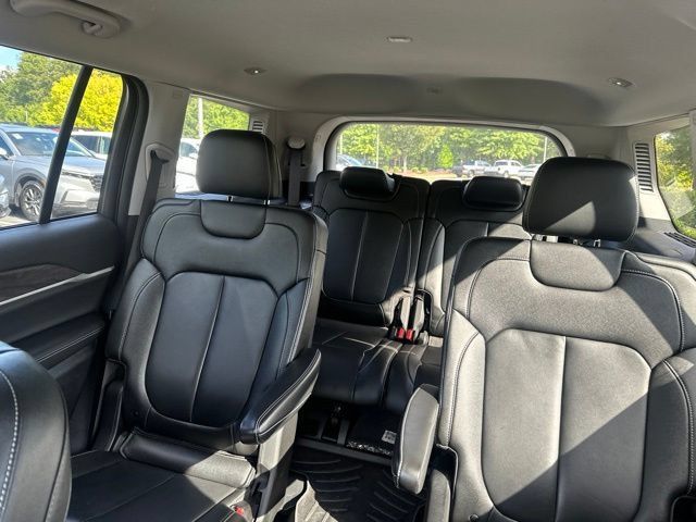 Used 2023 Jeep Grand Cherokee L Limited w/ Black Appearance Package AWD/4WD image 7