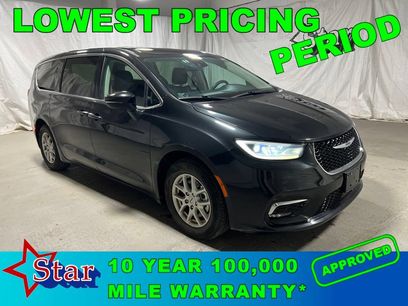 Used 2023 Chrysler Pacifica Touring-L