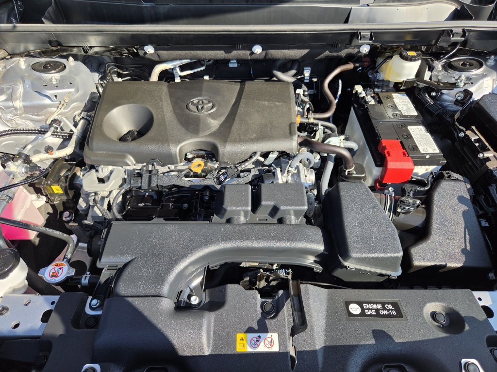 Used 2025 Toyota RAV4 XLE FWD image 31