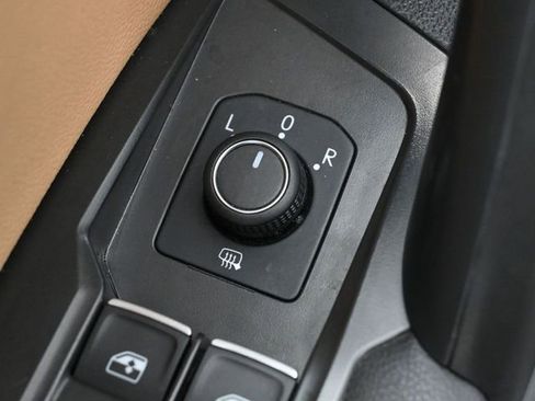 Used 2022 Volkswagen Tiguan SE R-Line image 12