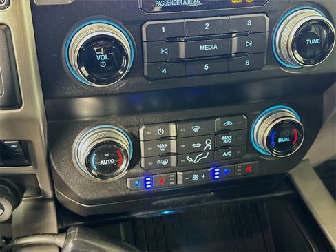 Used 2020 Ford F350 Platinum w/ FX4 Off-Road Package image 16