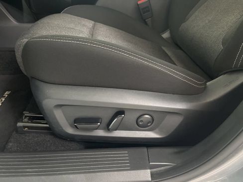 Used 2025 Nissan Rogue SV AWD/4WD image 53