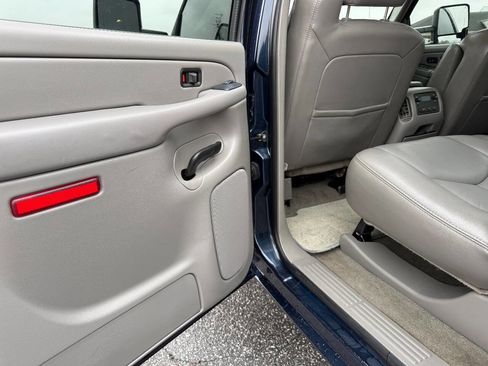 Used 2006 GMC Sierra 2500 SLT w/ Heavy-Duty Power Package image 5