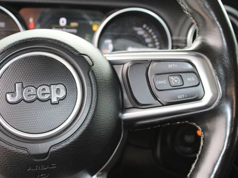 Used 2022 Jeep Wrangler Unlimited Sahara w/ Cold Weather Group AWD/4WD image 15