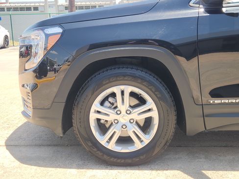 Used 2024 GMC Terrain SLE FWD image 9