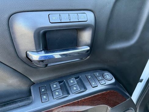 Used 2018 GMC Sierra 1500 SLT w/ SLT Premium Package AWD/4WD image 9