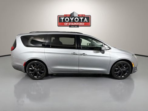 Used 2020 Chrysler Pacifica Touring-L Plus w/ S Appearance Package FWD image 8