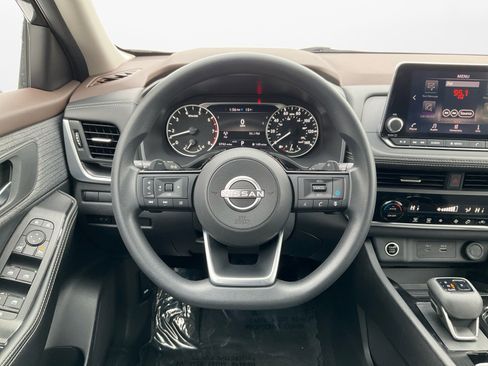 Used 2023 Nissan Rogue SV image 13